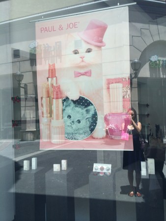 09 Pandora Beauty Window