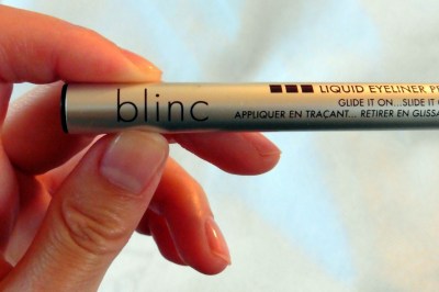 63ddd-03blincliquideyelinerpencloseup