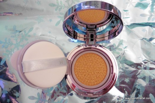 01 HERA UV Mist Cushion Ultra Moisture 21 Cool Vanilla Review